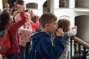 Děti, chcete se pustit do bubnování, zaříkávání, vyvolávání deště a šamanského křepčení?