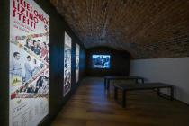 Ukázka z výstavy Dětství pod hákovým křížem - biograf