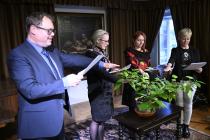 Ujmi se, stromečku milený!