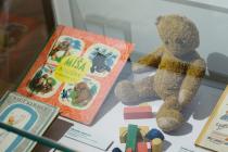 Výstava Dětství pod hákovým křížem