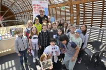 děti z břevnovské školy J. A. Komenského se svým oblíbencem Patrikem Hartlem
